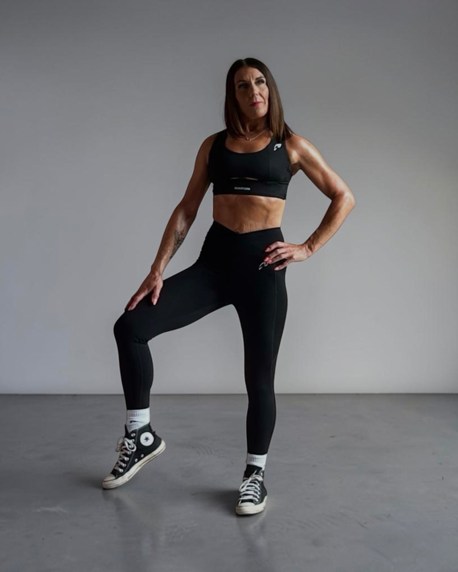 ROARFORM™ Women’s Performance Set – Black (Sports Bra & Leggings)