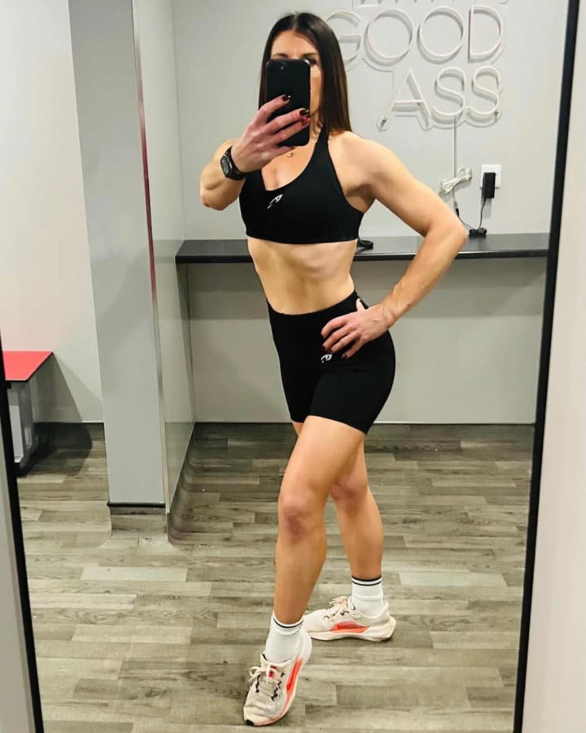 ROARFORM™ Women’s Performance Set – Black (Top & Shorts)