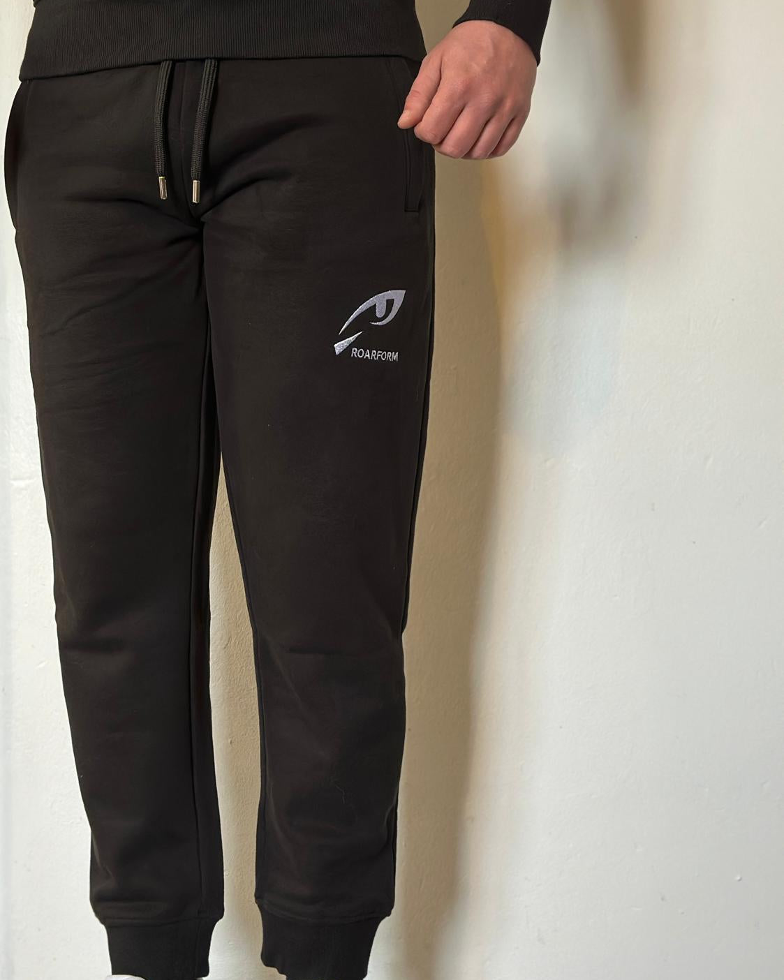 ROARFORM™ Performance Set – Hoodie & Joggers (Black)