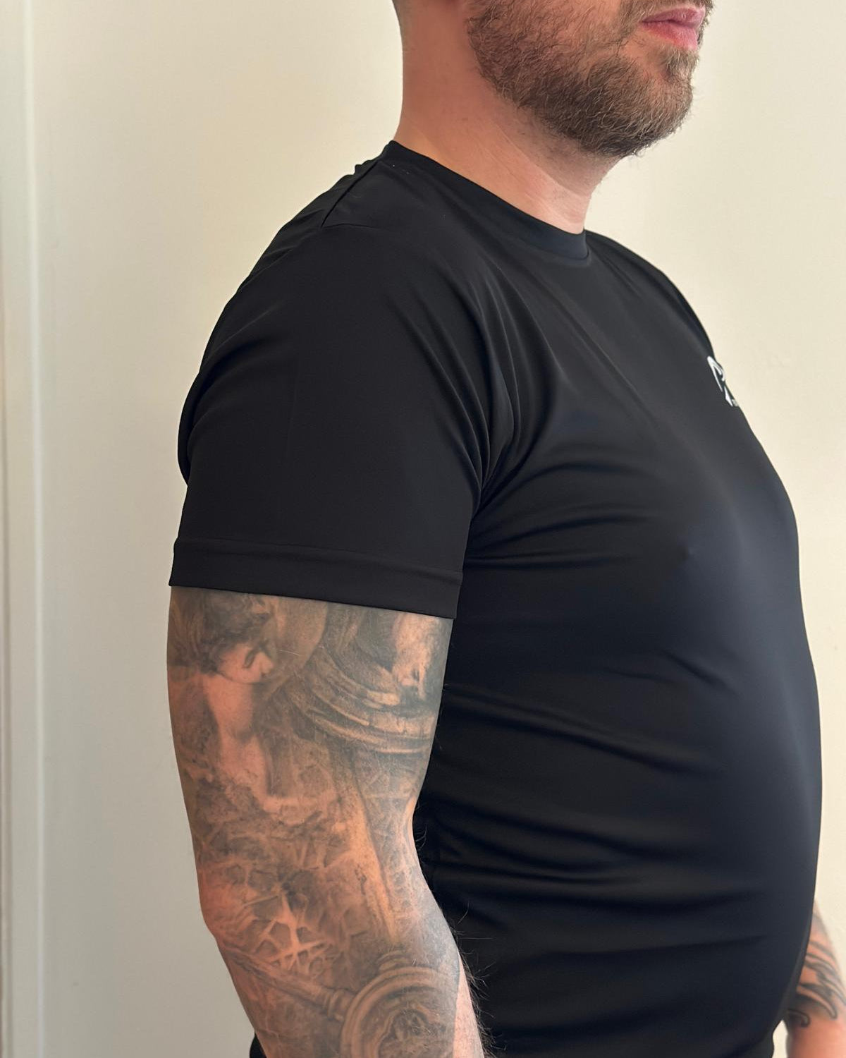 ROARFORM™ Men’s Performance T-Shirt – Black