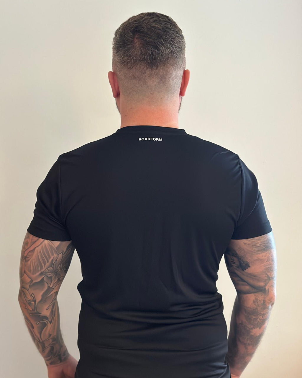 ROARFORM™ Men’s Performance T-Shirt – Black
